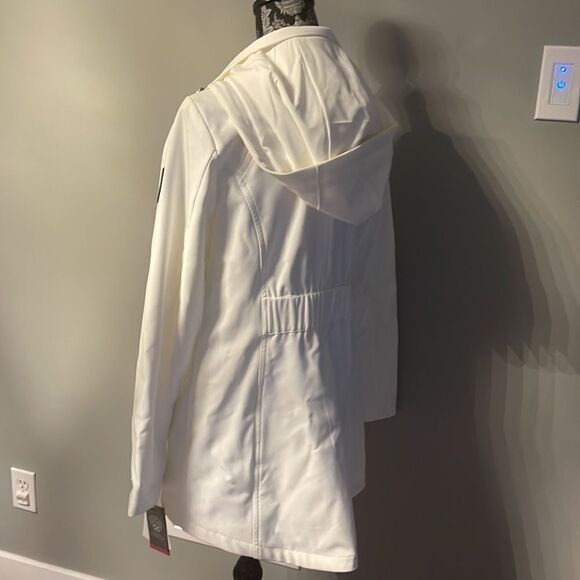Vince Camuto
Hooded Softshell Jacket - Picture 2 of 4